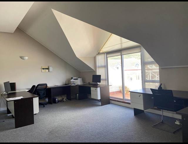 86M² OFFICE TO LET IN WESTLAKE