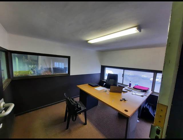 340M² WAREHOUSE RENTED IN EPPING INDUSTRIAL