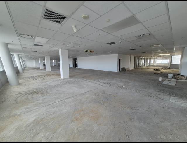 1,752M² OFFICE TO LET IN SANDHURST