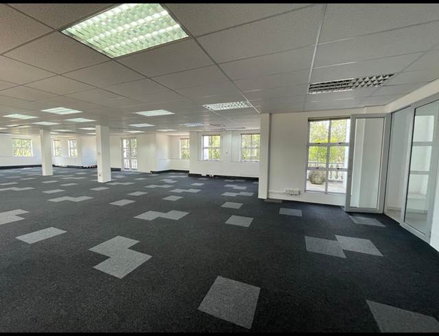 279M² OFFICE TO LET IN LYME PARK