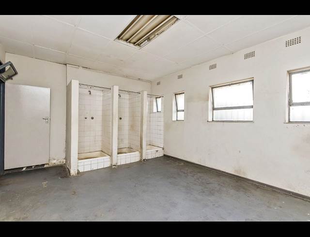 9,946M² WAREHOUSE TO LET IN WYNBERG