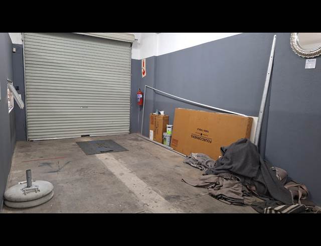 309M² WAREHOUSE TO LET IN RIVERSIDE PARK