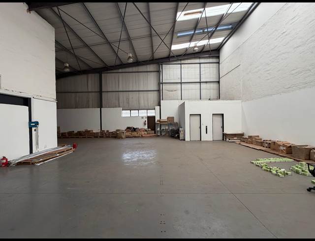 328M² WAREHOUSE TO LET IN HALFWAY HOUSE