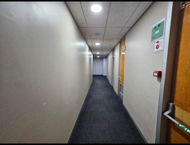 1,036M² OFFICE TO LET IN PINELANDS