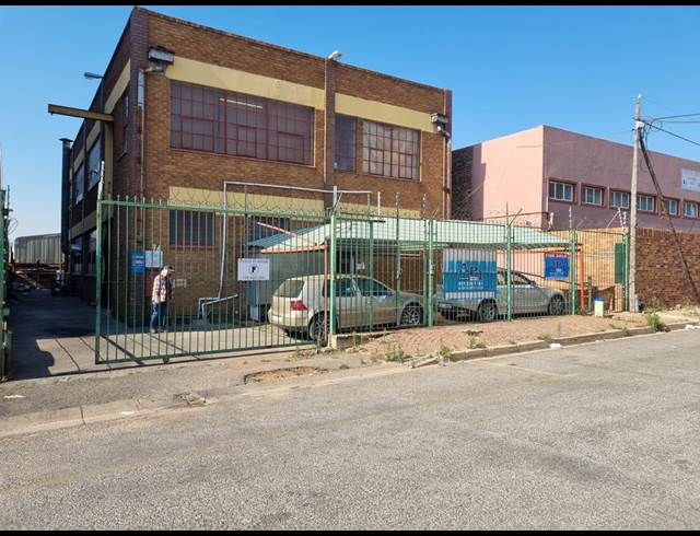 320M² MINI FACTORY TO LET IN NEWLANDS