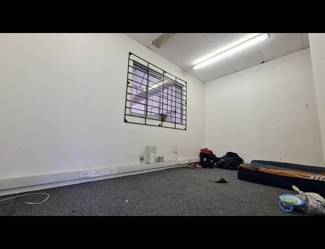 595M² WAREHOUSE TO LET IN OTTERY EAST