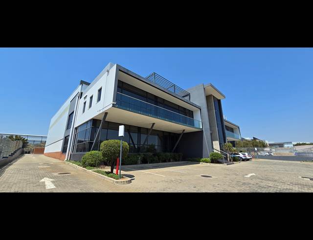 1,287M² WAREHOUSE TO LET IN LANSERIA