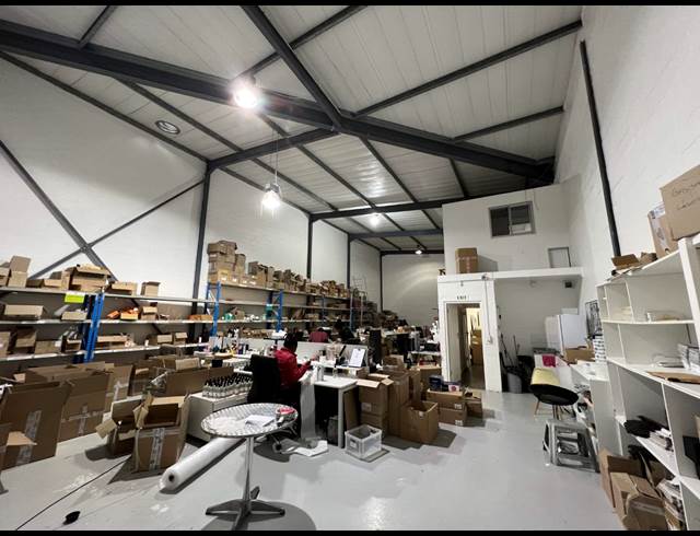 565M² WAREHOUSE RENTED IN WESTLAKE