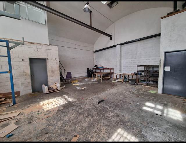 242M² WAREHOUSE TO LET IN KENSINGTON