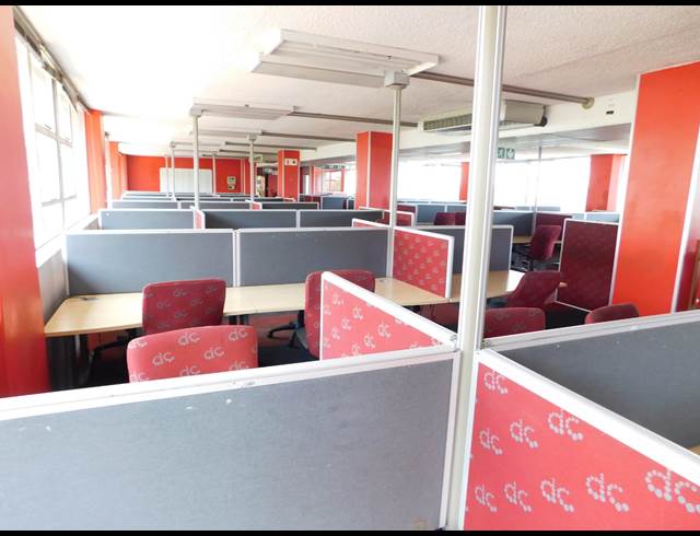 856M² OFFICE TO LET IN FERNDALE