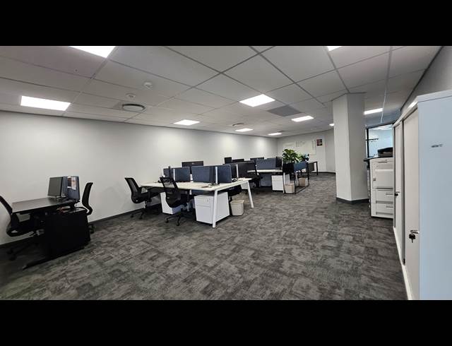 1,931M² OFFICE TO LET IN IRENE
