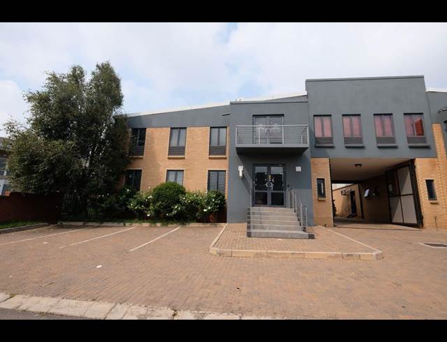 500M² WAREHOUSE TO LET IN LONGMEADOW
