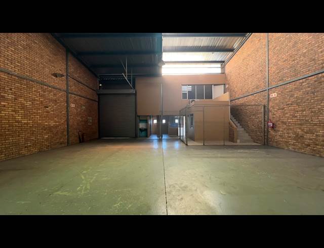 240M² WAREHOUSE TO LET IN DRIEHOEK