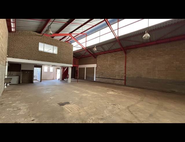 326M² WAREHOUSE TO LET IN ROBERTVILLE