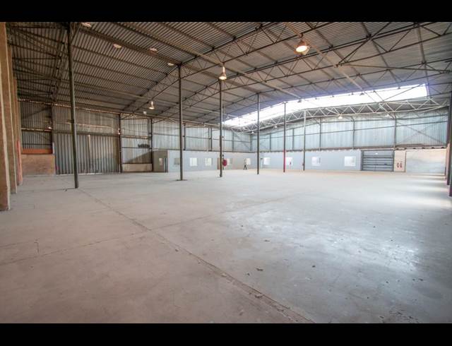 1,545M² WAREHOUSE TO LET IN HALFWAY HOUSE