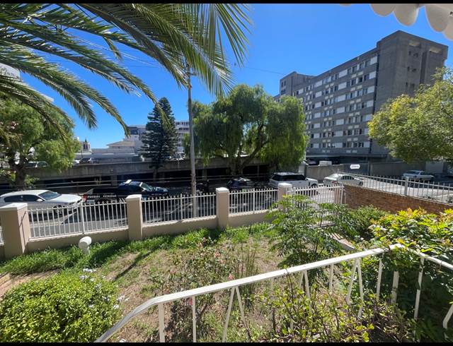 220M² BUILDING TO LET IN SEA POINT