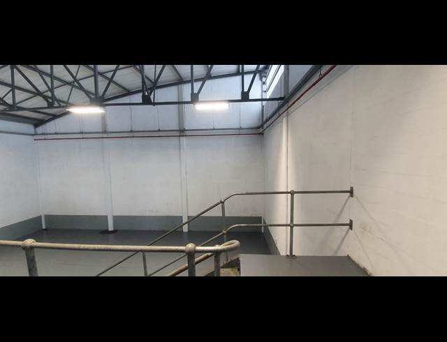 400M² WAREHOUSE TO LET IN AIRPORT INDUSTRIA