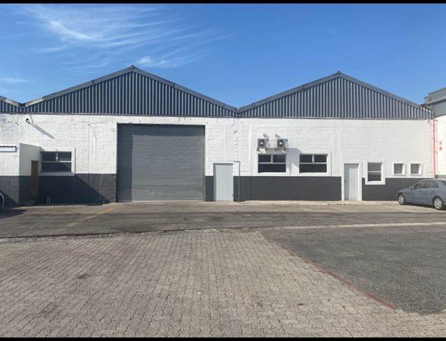 1,056M² WAREHOUSE RENTED IN EPPING INDUSTRIAL