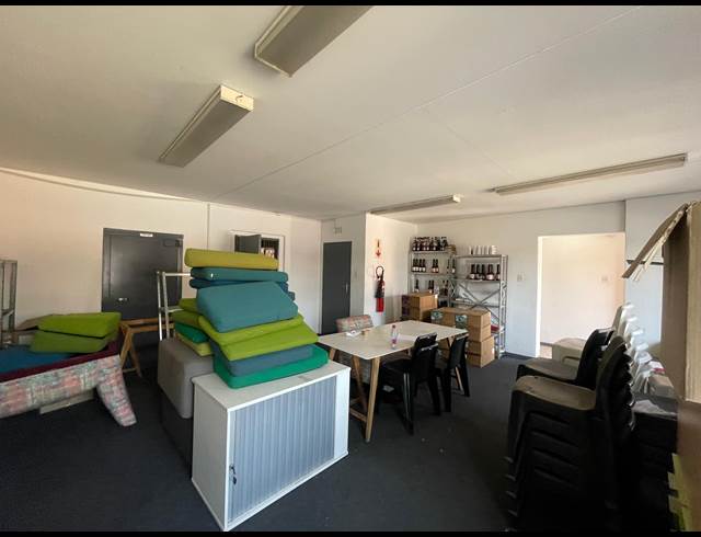 668M² WAREHOUSE TO LET IN HALFWAY HOUSE