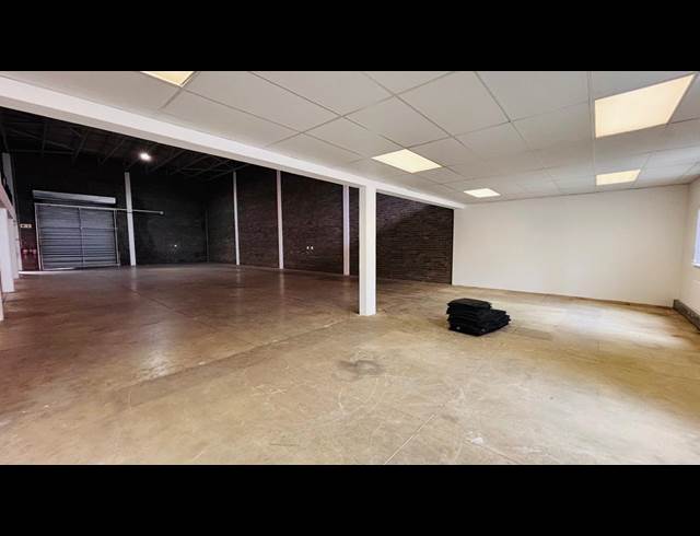 550M² WAREHOUSE TO LET IN STORMILL
