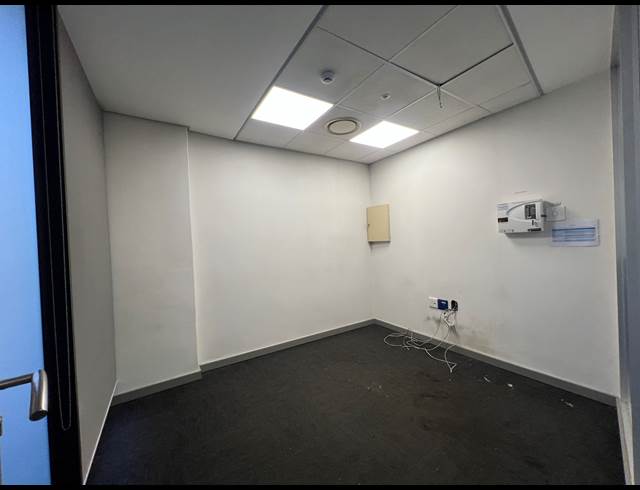 196.60M² OFFICE TO LET IN HIGHVELD