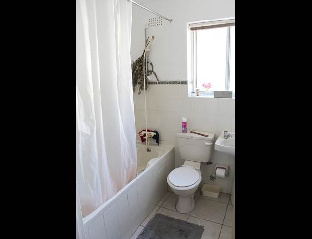 1 bed property to rent in LA COLLINE