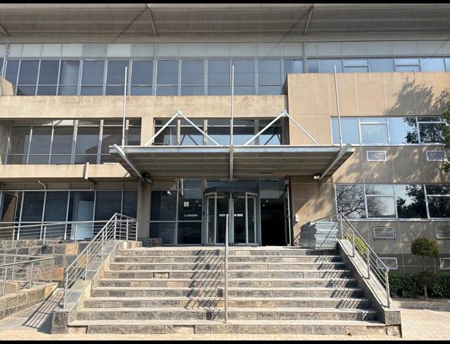5,600M² OFFICE TO LET IN VORNA VALLEY
