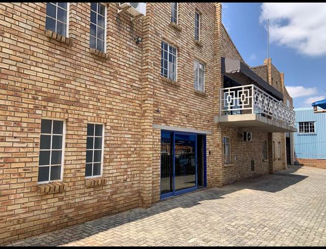 700M² WAREHOUSE TO LET IN ALBERTON NORTH
