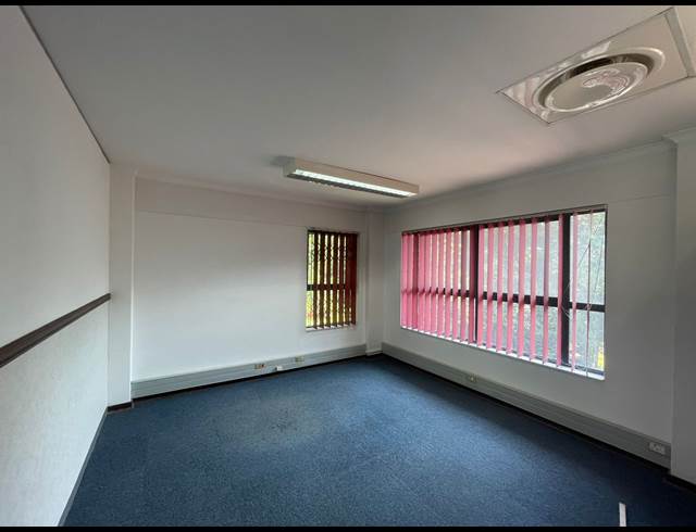 68M² OFFICE TO LET IN ESSENWOOD