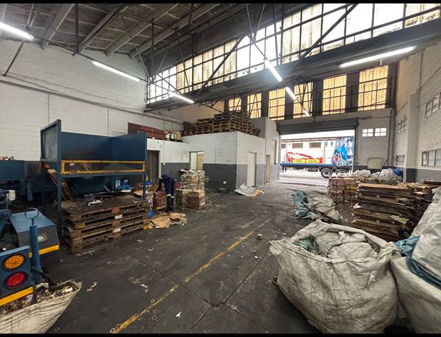 220M² WAREHOUSE TO LET IN EPPING INDUSTRIAL