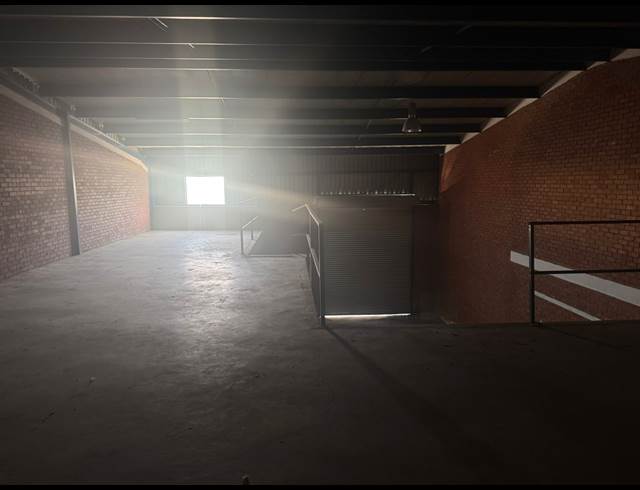 287M² WAREHOUSE TO LET IN CROWN