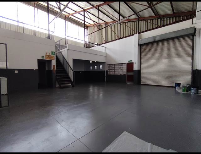172M² WAREHOUSE TO LET IN STEELEDALE