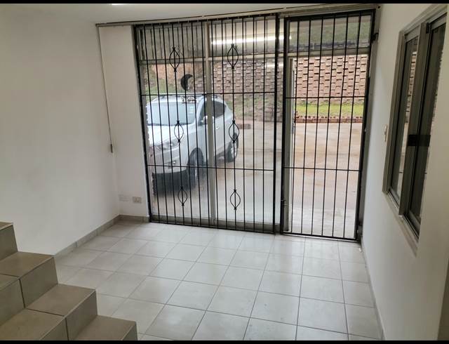 399M² WAREHOUSE TO LET IN MOUNTAIN RIDGE