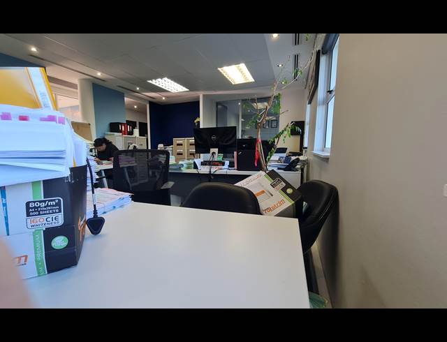244M² OFFICE TO LET IN WESTLAKE