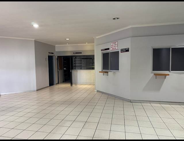 2,855M² SHOWROOM TO LET IN WORCESTER CENTRAL