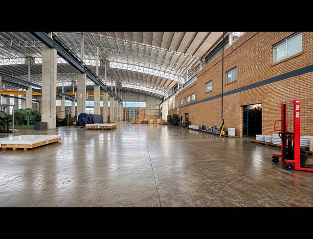 1,800M² WAREHOUSE TO LET IN TUNNEY