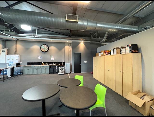 3,200M² OFFICE TO LET IN PAARDEN EILAND