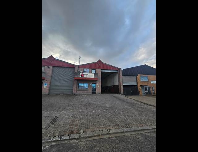 275M² WAREHOUSE TO LET IN STIKLAND INDUSTRIAL