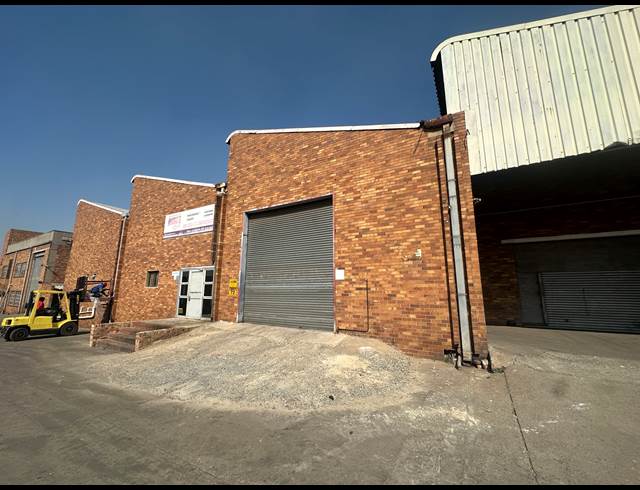 1,000M² WAREHOUSE TO LET IN ELANDSFONTEIN