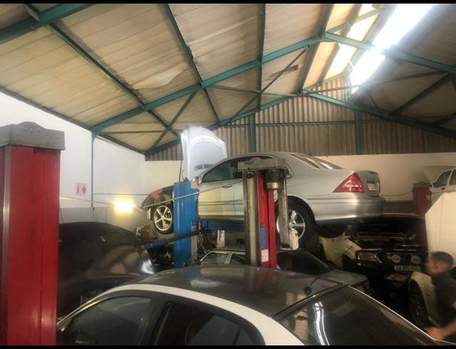 401M² WAREHOUSE RENTED IN STIKLAND INDUSTRIAL