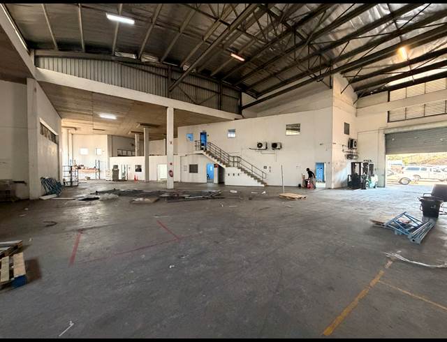 900M² WAREHOUSE TO LET IN RIVERHORSE VALLEY