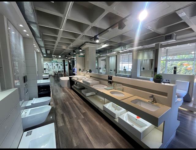 191M² SHOWROOM TO LET IN GARDENS