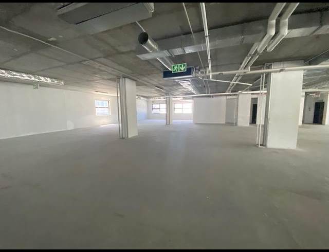 1,084M² OFFICE TO LET IN CLAREMONT
