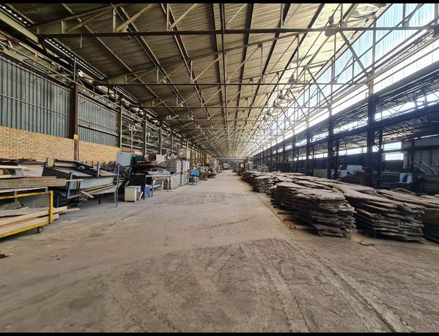 2,449M² WAREHOUSE TO LET IN WADEVILLE