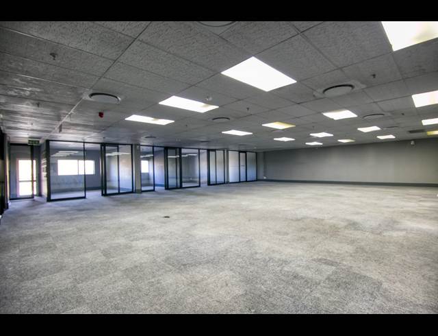 8,617M² WAREHOUSE TO LET IN LONGMEADOW