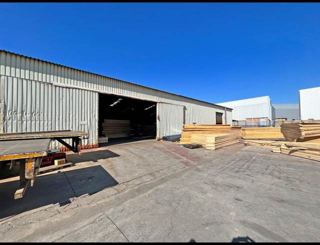 2,500M² WAREHOUSE TO LET IN SPARTAN