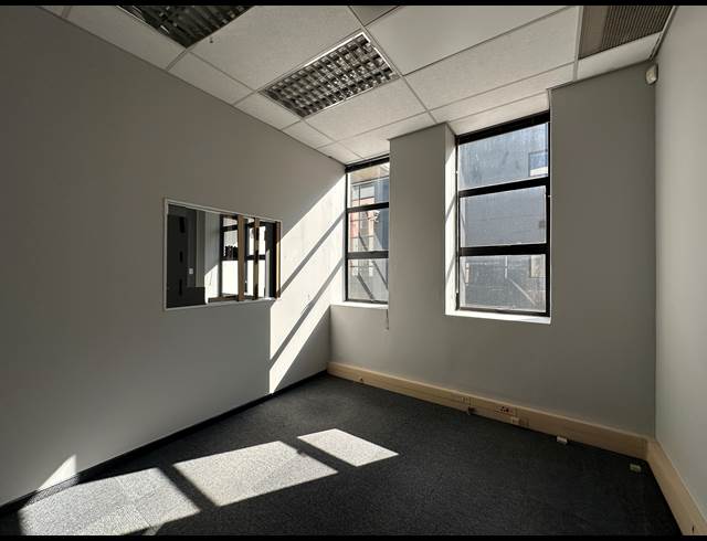 130.70M² OFFICE TO LET IN ECO PARK ESTATE