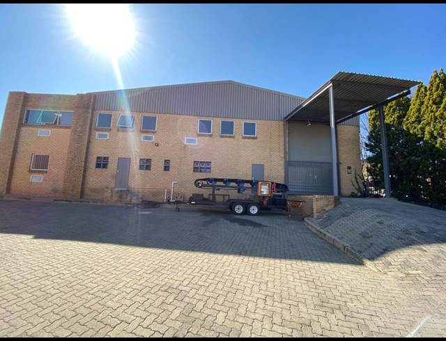 615M² WAREHOUSE TO LET IN KYALAMI