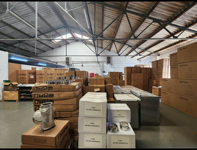 1,400M² WAREHOUSE TO LET IN PAARDEN EILAND