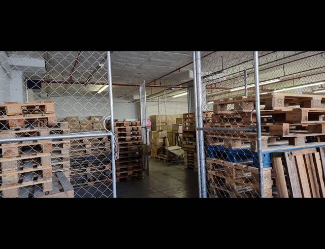 1,200M² WAREHOUSE TO LET IN NEW CENTRE